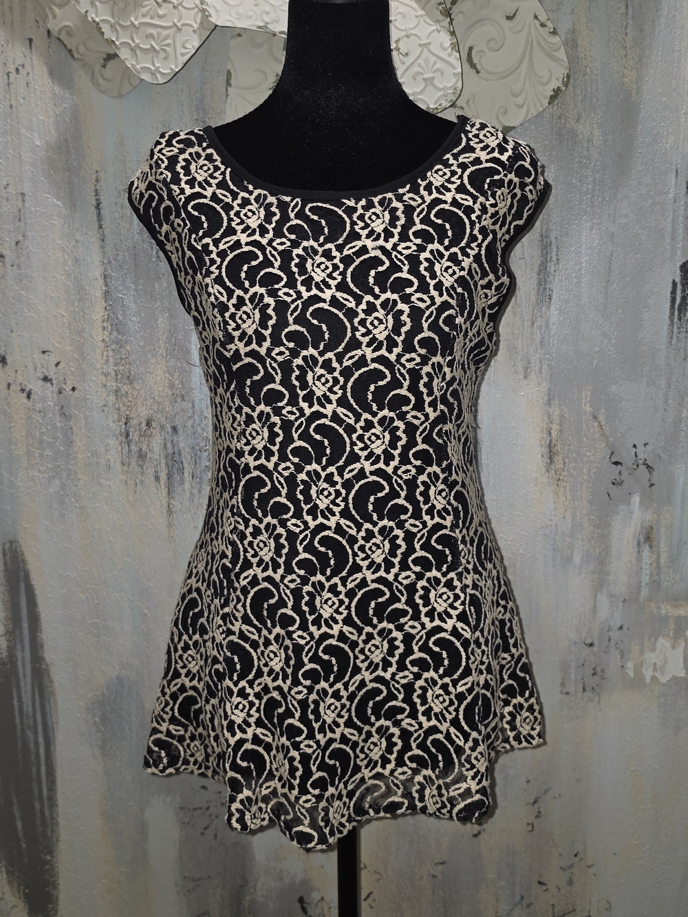 julie's closet Black Tunic with Cream Lace Overlay W/mesh/lace See Thru Back